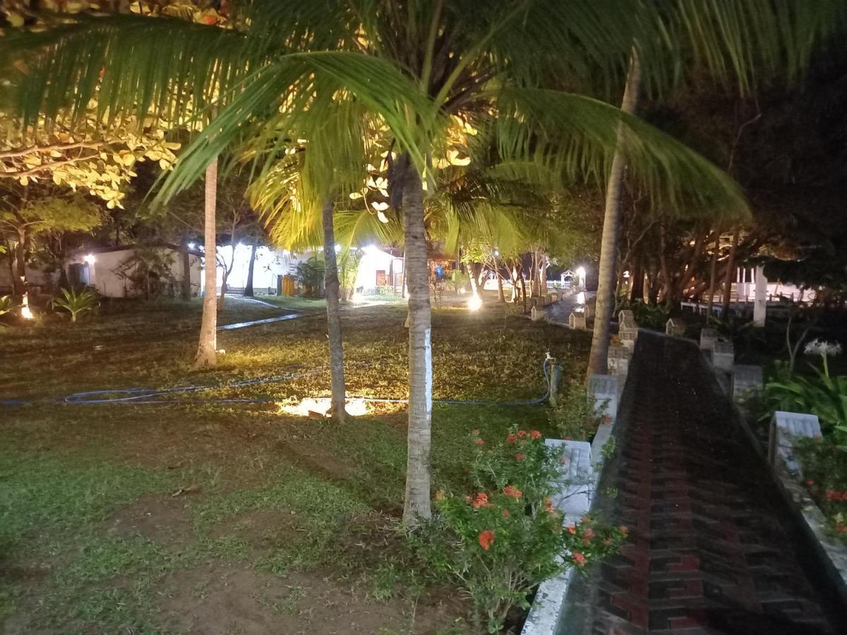 Blue Sand Beach Resort Trincomalee Exterior photo
